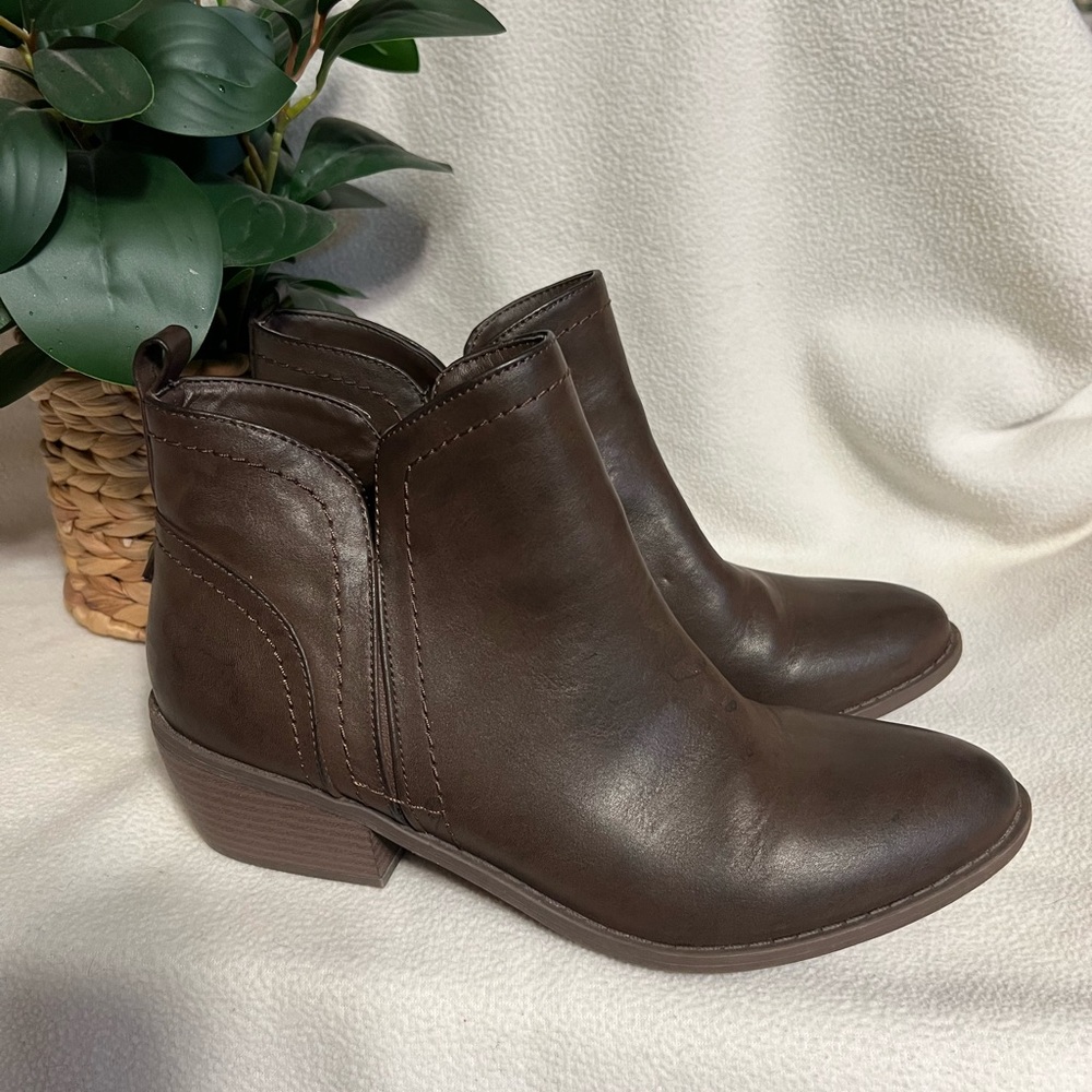 GUESS boots